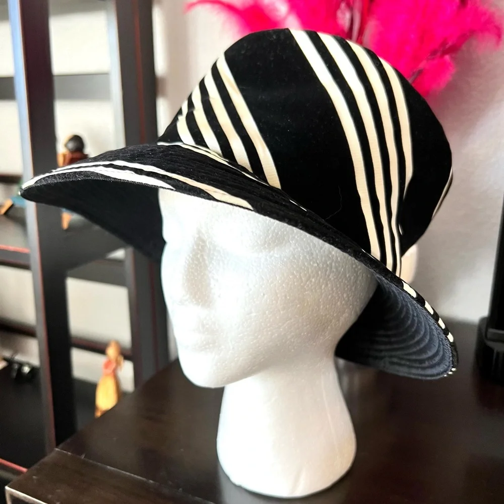 Vintage Black and White Striped Velvet Hat - Picture 4 of 9